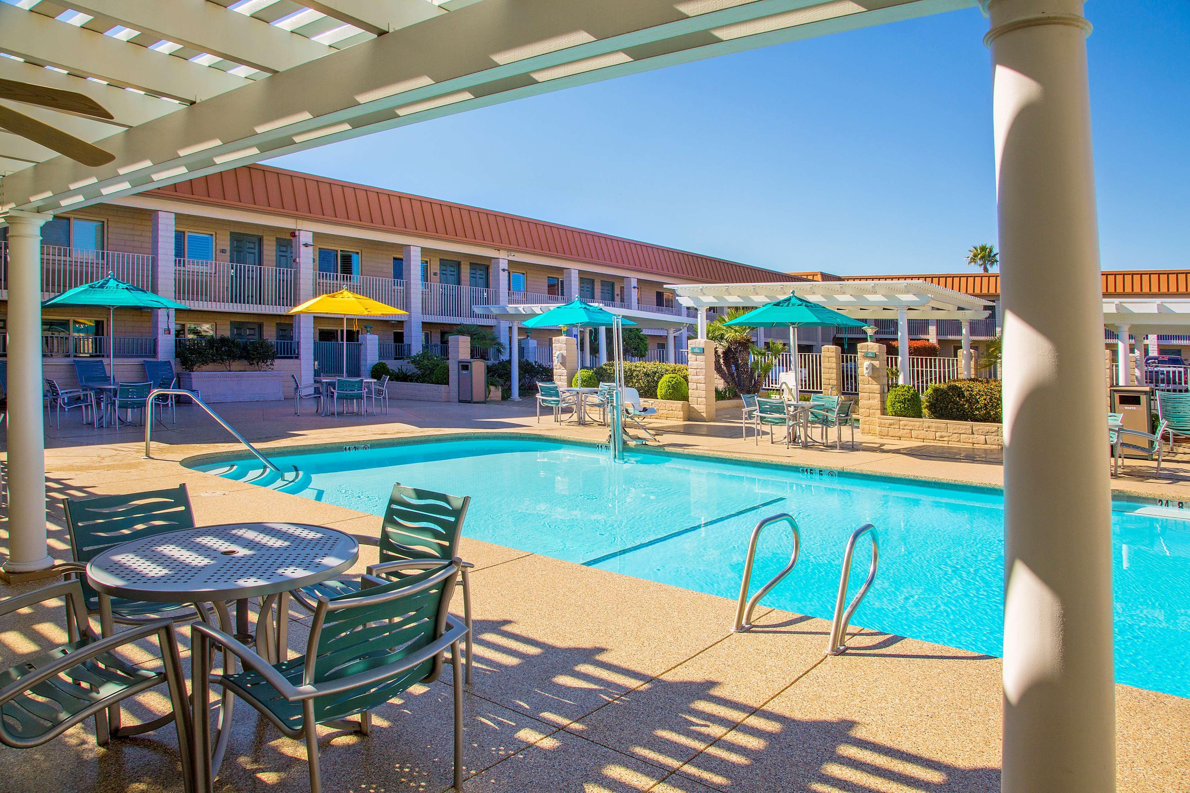 Best Western Plus Hilltop Inn Redding Eksteriør bilde